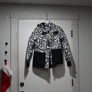 Winter jacket by Ripzone Size Med adjustable sleeve with pockets and hood